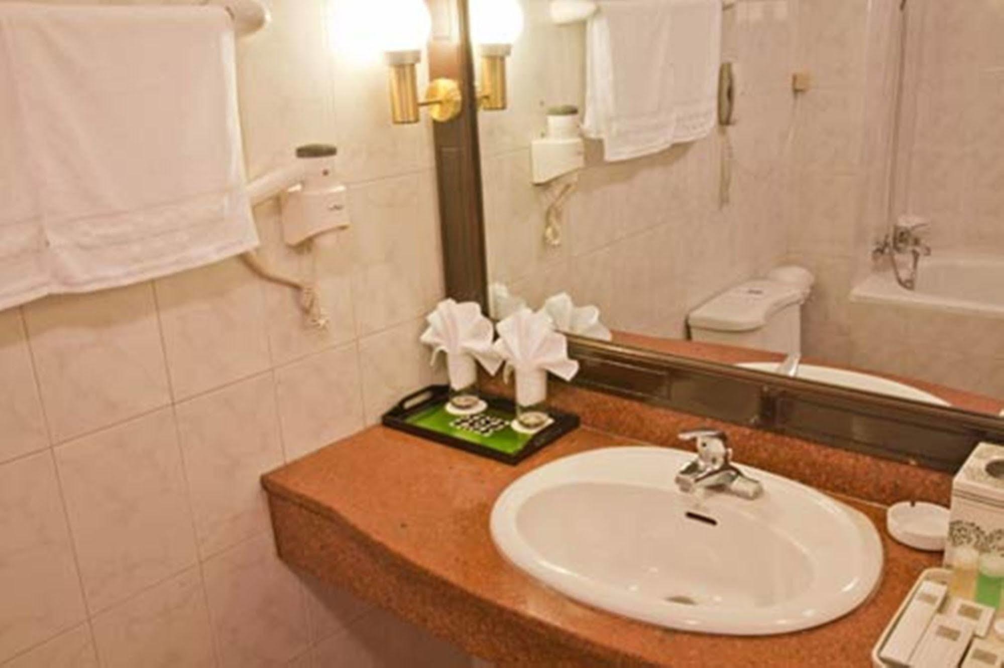 Green Park Hotel Hanoi Kültér fotó